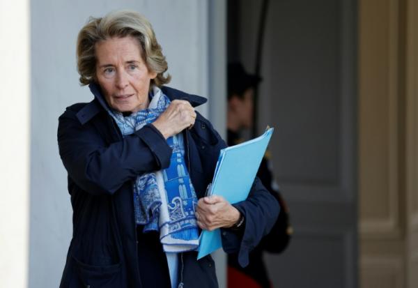 Caroline Cayeux, alors ministre déléguée chargée des Collectivités territoriales, à la sortie de L'Elysée, le 26 octobre 2022 à Paris