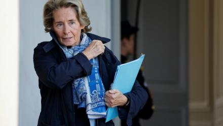 Caroline Cayeux, alors ministre déléguée chargée des Collectivités territoriales, à la sortie de L'Elysée, le 26 octobre 2022 à Paris