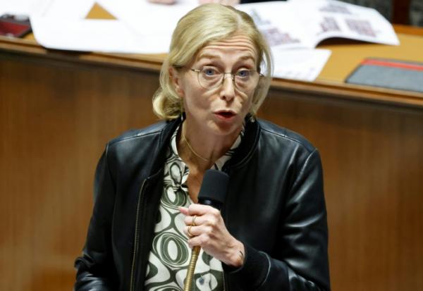 Charlotte Caubel, alors secrétaire d'Etat à l'Enfance, s'exprime à l'Assemblée nationale le 14 novembre 2023 à Paris
