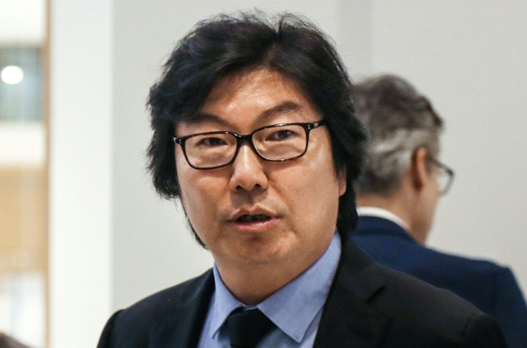 Jean-Vincent Placé arrive le 11 juillet 2028 au tribunal correctionnel de Paris pour répondre lors de son procès d’agression et d’insultes à caractère racial, après une soirée très arrosée en avril 2018