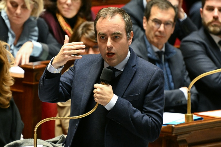 Le Premier ministre Sébastien Lecornu s'exprime lors d'une séance de questions au gouvernement, le 6 janvier 2026 à Paris