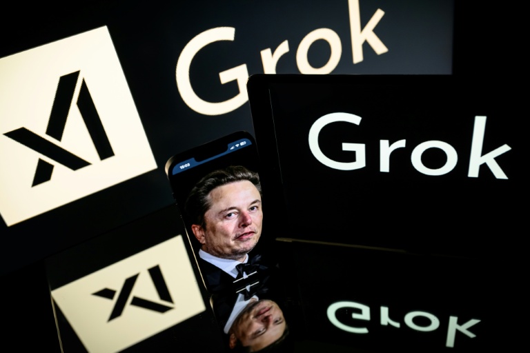 Logo de Grok, le robot d'intelligence artificielle,  développé par xAI.