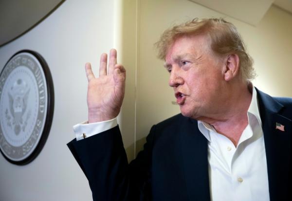 Le président américain Donald Trump à bord d'Air Force One le 13 septembre 2026

