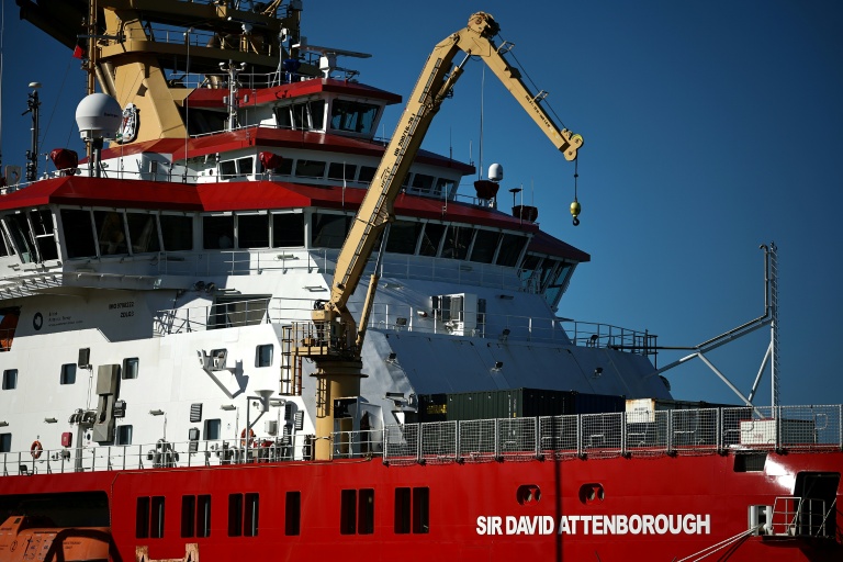 Le RRS Sir David Attenborough, amarré à Harwich (Angleterre), le 6 octobre 2025