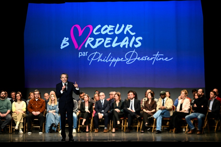 Le candidat sans étiquette Philippe Dessertine  lors d'un meeting à Bordeaux le 3 février 2026