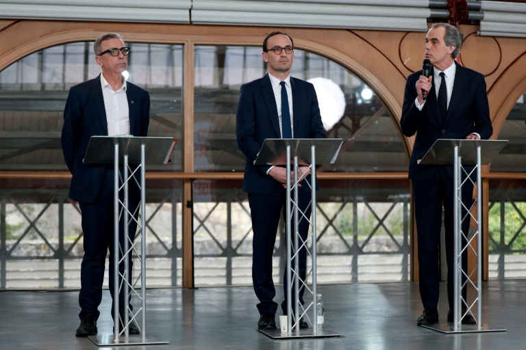 Les candidats à la mairie de Bordeaux de gauche à droite: Pierre Hurmic, maire sortant écologiste, Thomas Cazenave, centre droit et  Philippe Dessertine, sans étiquette, à Bordeaux le 26 février 2026