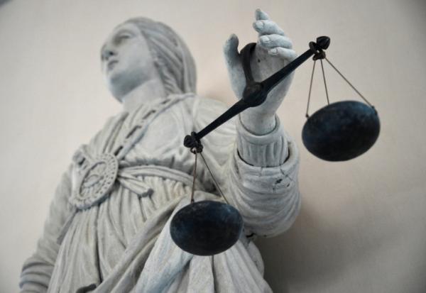 Déjà condamné pour avoir mis le feu en 2020 à la cathédrale de Nantes, Emmanuel Abayisenga est jugé à partir de lundi devant la cour d'assises de Vendée pour l'assassinat un an plus tard du père Olivier Maire