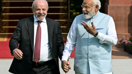 Le président brésilien Luiz Inacio Lula da Silva et le Premier ministre indien Narendra Modi à New Delhi, le 21 février 2026