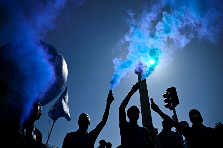 Des manifestants place de la Bastille à Paris, le 18 septembre 2025