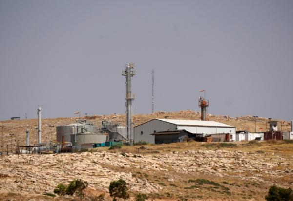 Vue partielle d'un champ pétrolier près de la ville kurde de Dohuk, dans la région du Kurdistan irakien, le 16 juillet 2025