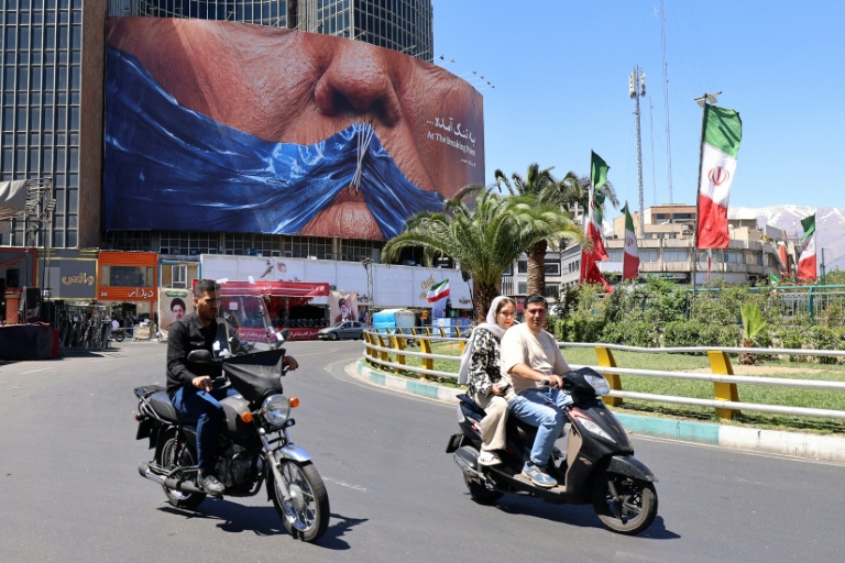 Une affiche anti-Trump sur la place Valiasr de Téhéran, le 10 mai 2026