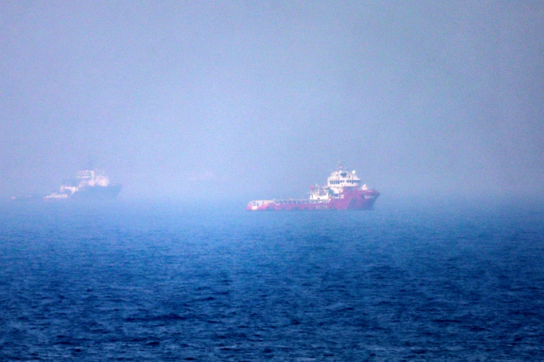 Des navires près du détroit d'Hormuz au large de Khor Fakka, sur la côte est des Emirats arabes unis, le 13 juillet 2026