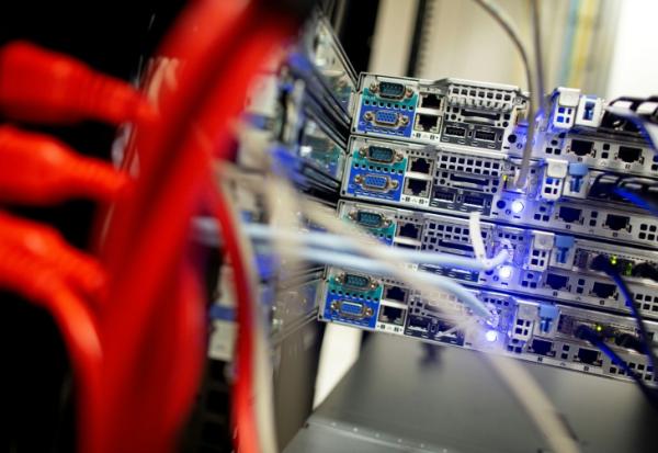 Des serveurs dans un centre à Dublin, le 10 décembre 2018