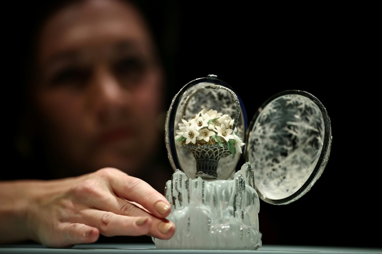 L'Oeuf d'Hiver des Romanov, créé par Fabergé, présenté à Londres par Christie's le 27 novembre 2025 avant sa mise aux enchères 
