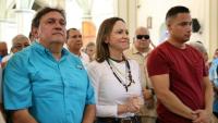 Photo fournie par le service de presse du parti Vente Venezuela, montre la dirigeante de l’opposition vénézuélienne, María Corina Machado, arrivant à l’église Santa Rosa, à Barquisimeto, au Venezuela, le 25 octobre 2026