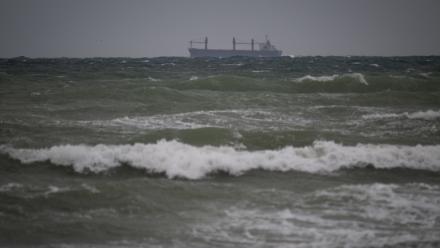 Un cargo navigue dans la mer Noire, à Krapets, au nord-est de la Bulgarie le 14 octobre 2026