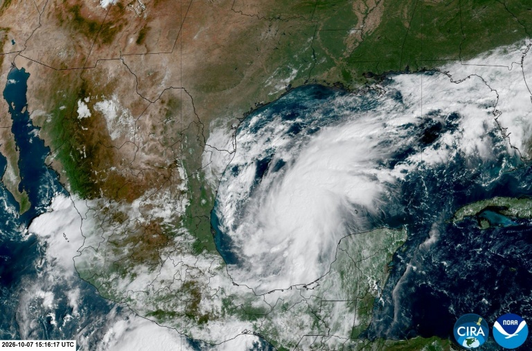 Image satellite fournie par le Cooperative Institute for Research in the Atmosphere de la Colorado State University et par la National Oceanic and Atmospheric Administration de l'ouragan Isaias se développant au-dessus du golfe du Mexique, le 7 octobre 2026