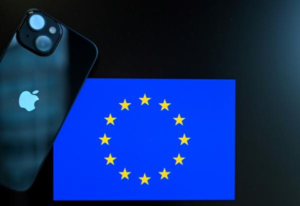 Apple a exhorté jeudi l'Union européenne à abroger le règlement sur les marchés numériques (DMA), la loi emblématique entrée en vigueur l'an dernier