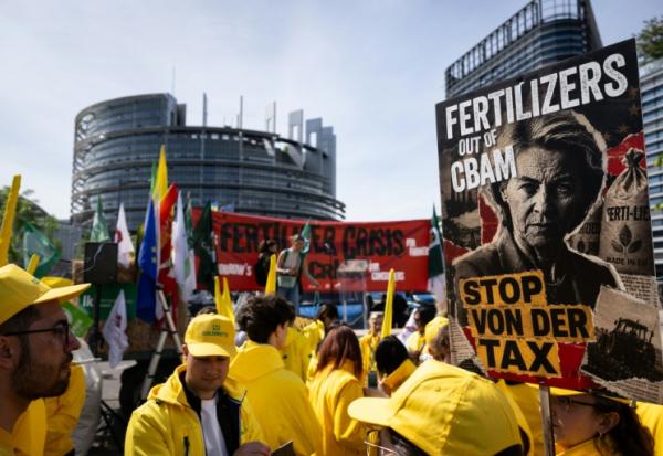 Un rassemblement d'agriculteurs devant le Parlement européen à Strasbourg, le 19 mai 2026