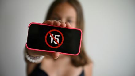 L'Union européenne envisage d'instaurer un accès "progressif et gradué" des enfants et adolescents aux plateformes en ligne, pour les protéger contre leurs risques
