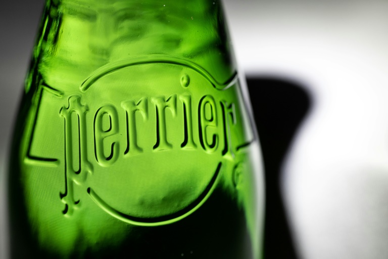 L'association de consommateurs UFC-Que Choisir demandera mercredi en fin de matinée, au tribunal judiciaire de Nanterre, le retrait temporaire des bouteilles Perrier, marque de Nestlé Waters, dont elle considère la commercialisation en tant qu'eau 