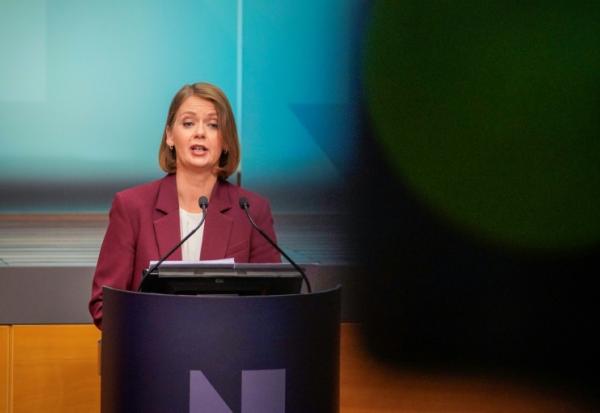 La gouverneure de la Banque de Norvège, Ida Wolden Bache, lors d'une conférence de presse à Oslo le 19 juin 2025
