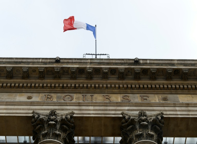 L'ancien siège de la Bourse de Paris, le palais Brongniart, à Paris le 24 août 2015