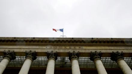 L'ancien siège de la Bourse de Paris, le palais Brongniart, à Paris le 24 août 2015