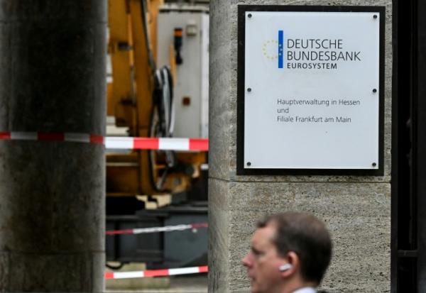 le logo de la Bundesbank à Francfort sur le Main, juin 2026