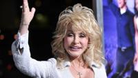 La chanteuse américaine Dolly Parton, aujourd'hui décédée, à Hollywood, le 9 janvier 2012 en Californie