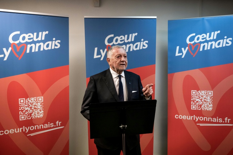 Jean-Michel Aulas, homme d'affaires et dirigeant sportif, lors de l'inauguration de son QG de campagne pour la mairie de Lyon en vue des élections municipales, le 25 novembre 2025 à Lyon