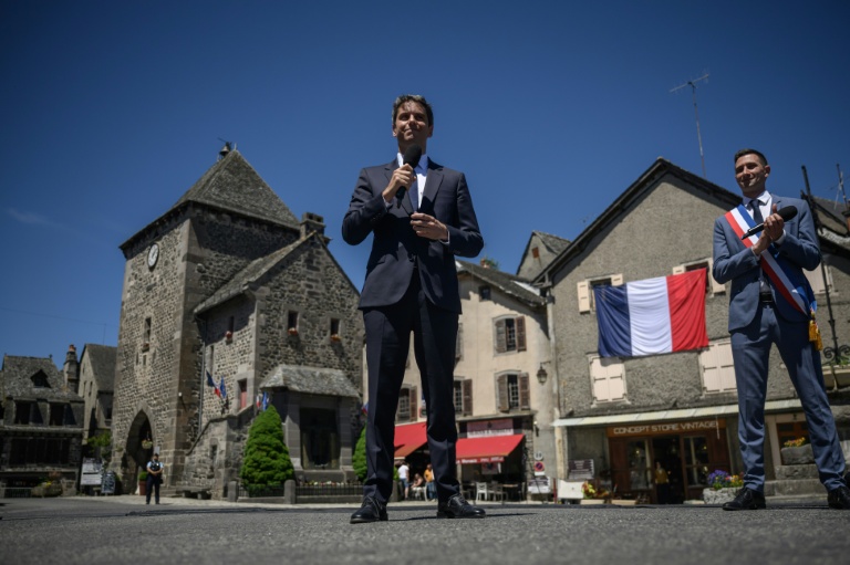 Gabriel Attal à Mur-de-Barrez, dans l'Aveyron, le 22 mai 2026
