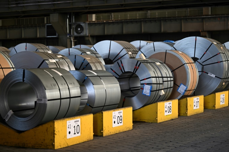 Des bobines d'acier dans l'usine Thyssenkrupp de Duisburg, en Allemagne, le 20 mars 2025