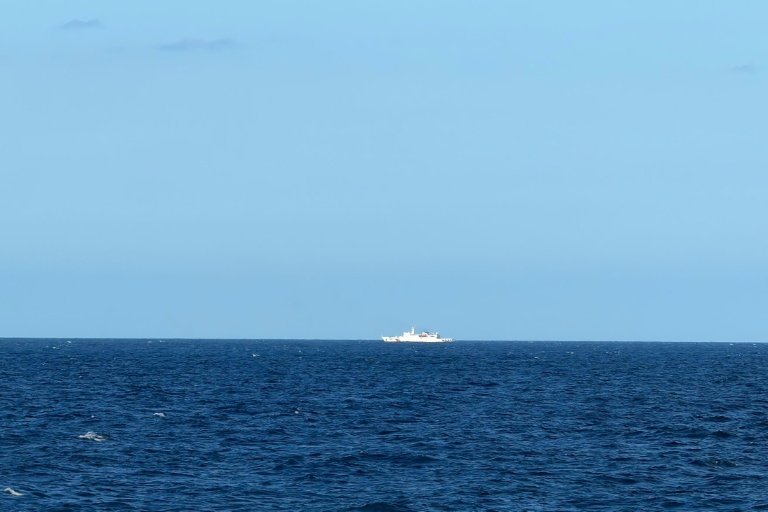 Cette photo prise et publiée le 29 décembre 2025 par les garde-côtes taïwanais montre un navire de leurs homologues chinois, détecté à 23 milles marins au nord-ouest de l'îlot Pengjia, au nord de Taïwan