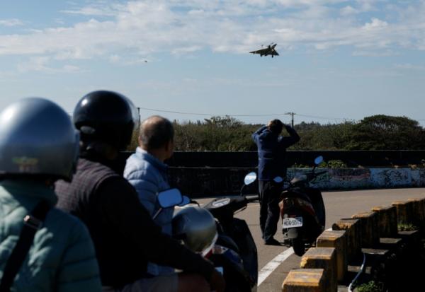 Un Mirage 2000 de l'armée de l'air taïwanaise décollant de la base aérienne de Hsinchu, dans le nord-ouest de Taïwan, le 29 décembre 2025