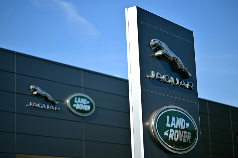 La production auto britannique a chuté en septembre au Royaume-Uni, plombée par une cyberattaque qui a mis à l'arrêt pendant plus d'un mois Jaguar Land Rover