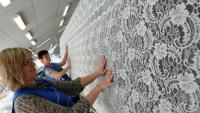 Deux employées de la société Solstiss, à Caudry, travaillent le 3 mai 2011 sur une pièce de dentelle