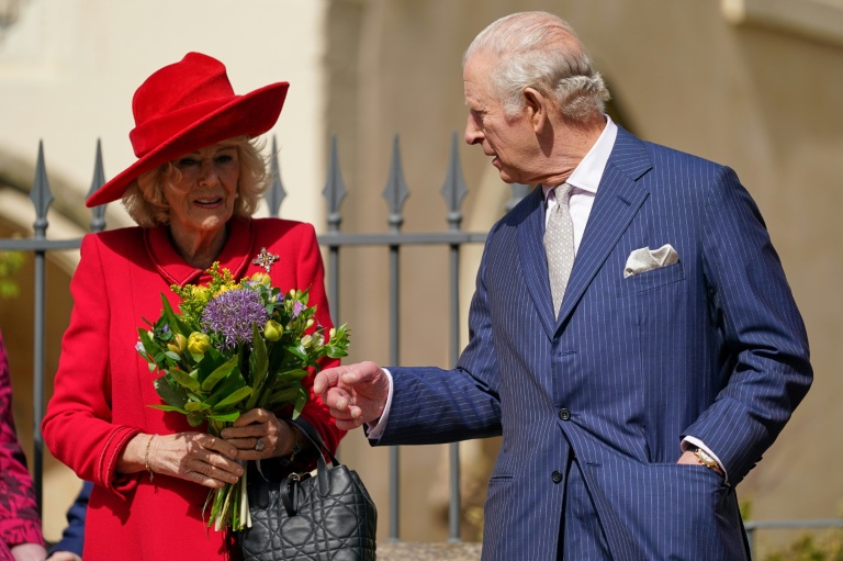 Le roi Charles III et la reine Camilla se rendent à la chapelle Saint-Georges de Windsor pour la messe de Pâques, le 5 avril 2026 