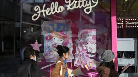 Des acheteurs font la queue devant un magasin Hello Kittyà Pékin, le 29 octobre 2026
