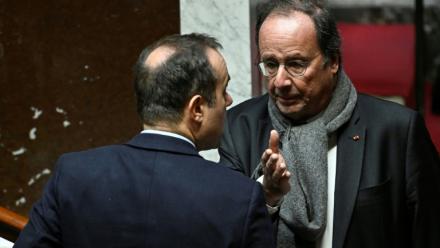 François Hollande s'entretient avec le Premier ministre Sébastien Lecornu à l'Assemblée nationale, à Paris, le 19 novembre 2025