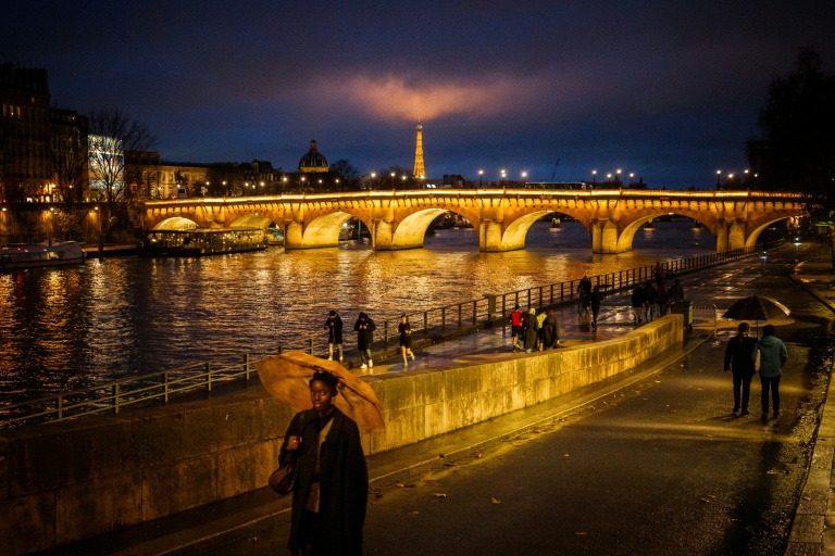 Sur les quais de Seine à Paris le 29 novembre 2025