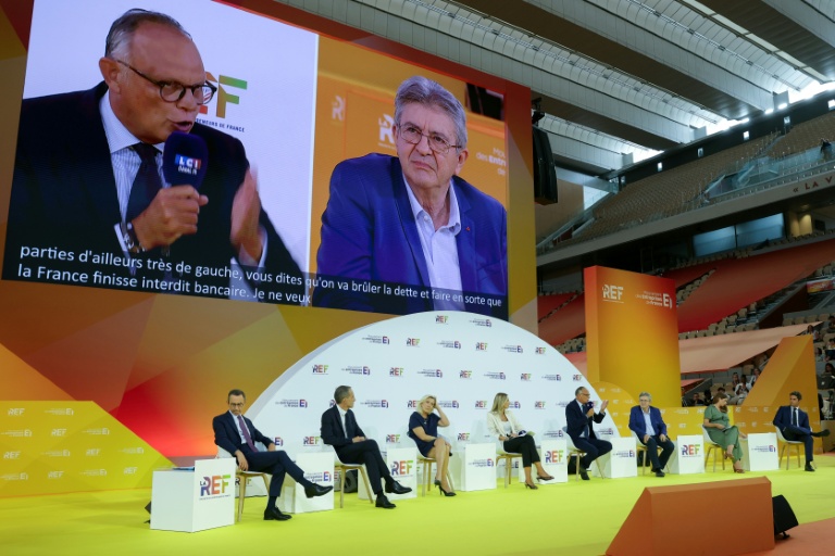 Les principaux candidats à l'élection présidentielle passent un grand oral devant des chefs d'entreprises, à Paris le 27 août 2026