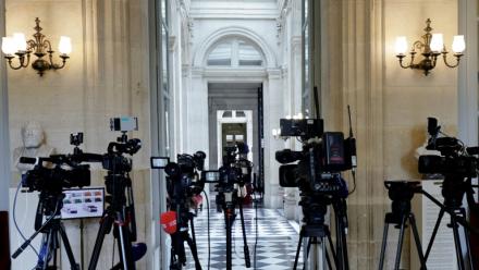 La gauche se trouve confrontée au défi d'incarner une alternative crédible au Premier ministre, mais en étant plus divisée qu'au moment du Nouveau Front populaire il y a un an