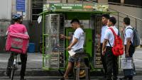 Un stand de "pandesal", des petits pains très appréciés au petit-déjeuner, à Manille, le 7 avril 2026