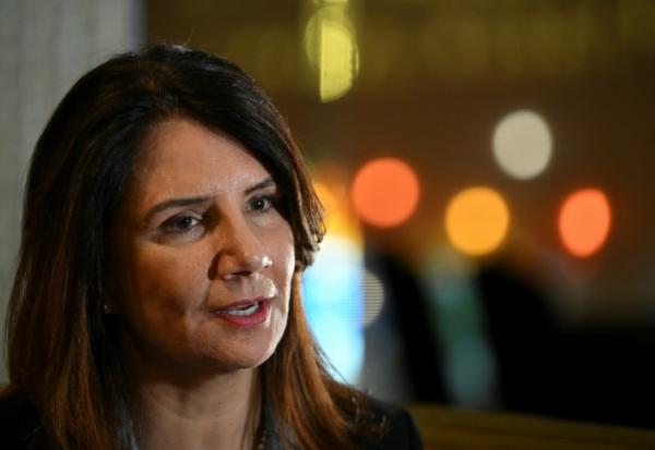 La directrice générale de la COP30 au Brésil, Ana Toni, s'exprime lors d'une interview avec l'AFP dans le cadre de la Semaine du climat à Panama, le 20 mai 2025