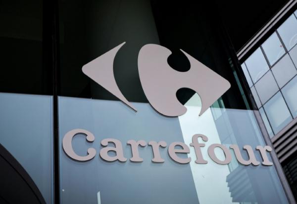 Le passage en location-gérance de nombreux magasins Carrefour cache-t-il un "plan social déguisé", comme l'affirme la CFDT ?