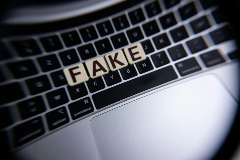 La loi américaine obligeant les plateformes à supprimer les deepfakes - des fausses images hyperréalistes - à caractère sexuel est entrée en vigueur mardi