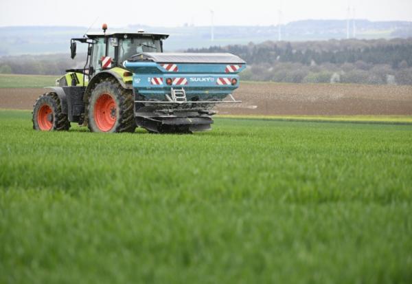 Les députés devraient adopter mardi en première lecture le projet de loi d'urgence agricole, après des discussions marathon au cours desquelles le gouvernement a essuyé plusieurs déconvenues
