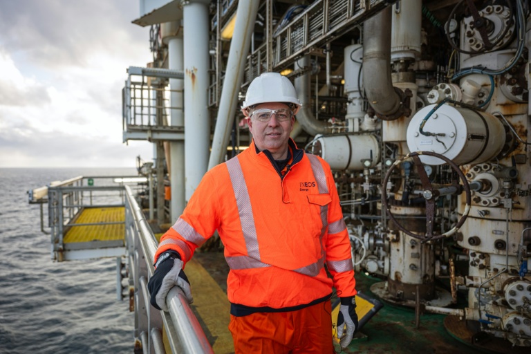 Mads Gade, PDG d'Ineos pour l'Europe, sur la plateforme Siri, le 25 novembre 2025 en mer du Nord danoise