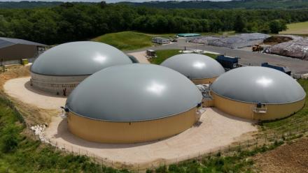 Des cuves en béton à l'usine de biométhane de Blajan, en Haute-Garonne, le 18 mai 2026